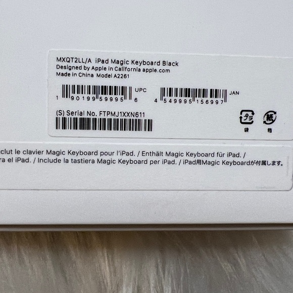 Apple iPad Magic Keyboard in Elegant Black